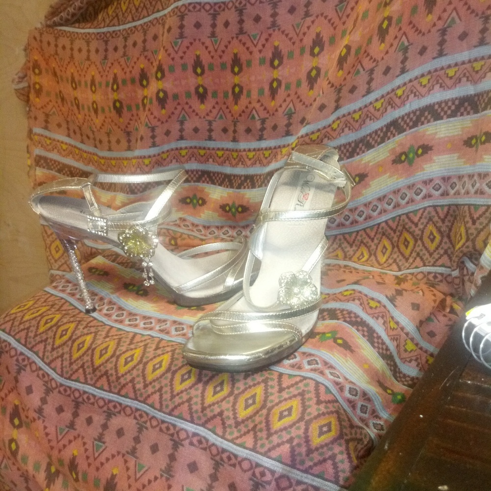 Wild rose heels